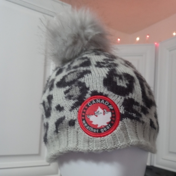 Canada Weather Gear Leopard Print Lined Knit Cap With pompom - Picture 1 of 4